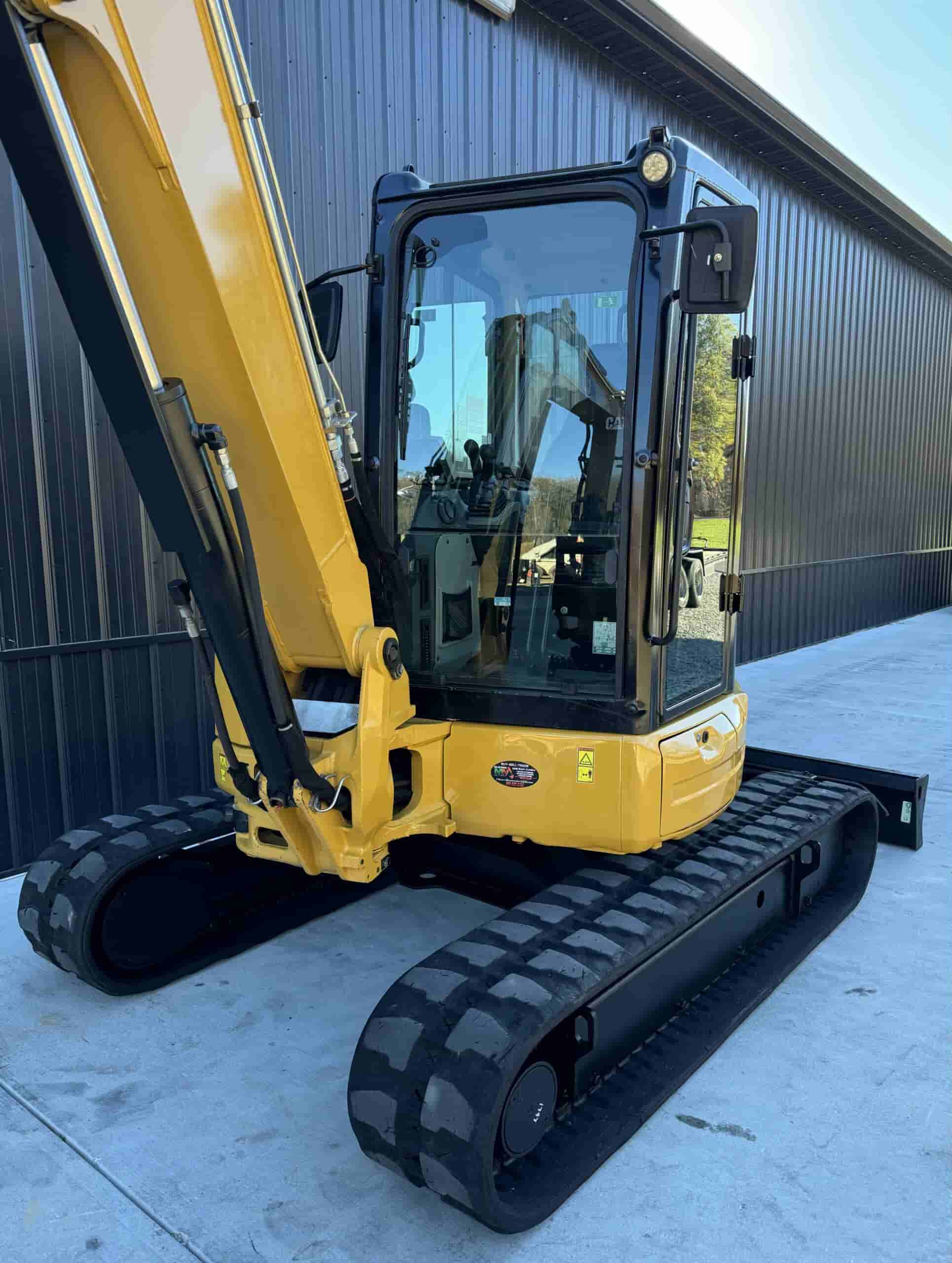 2019 CAT 305.5E2 CLEAN
